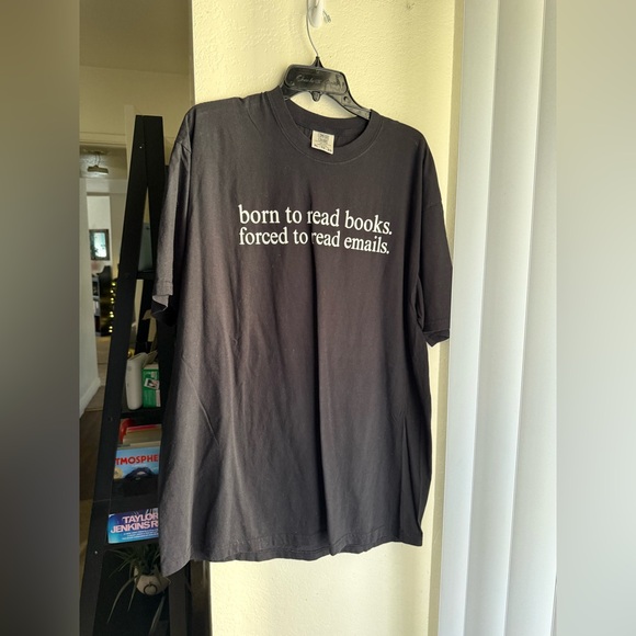 NWOT Cute Boutique Tee 📚🖤 - Picture 4 of 4